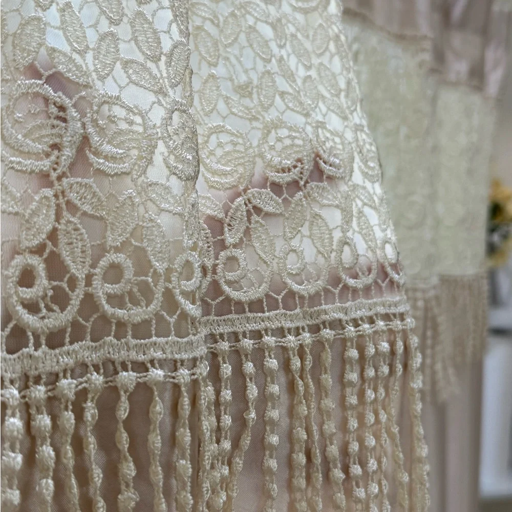 Elegant Beige with Lace Decoration Bathtub Curtain 🦋